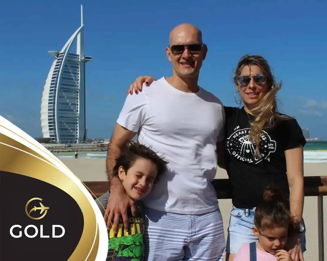 Familia disfrutando un viaje organizado por Gold Viajes y Experiencias Agencia de viajes