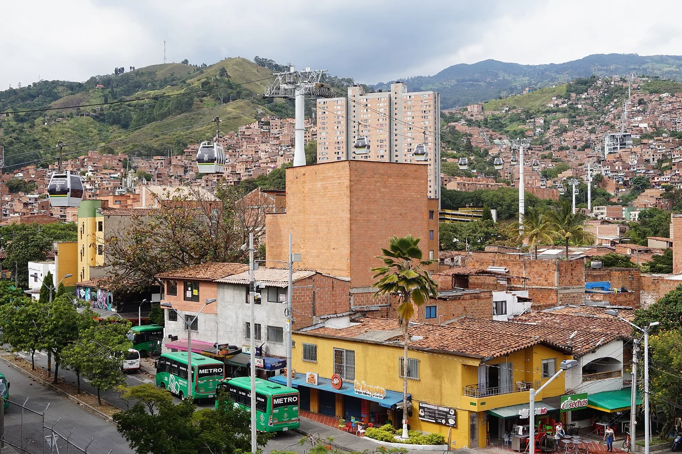 Metrocable de Medellín conectado con el sistema Metro
